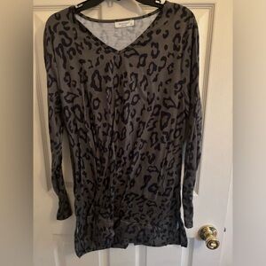 Maysoar Grey Leopard Print Top - Size XL​